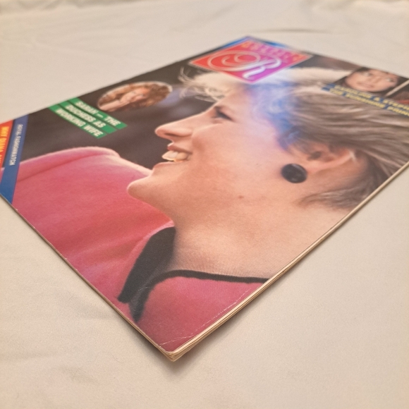 ROYALTY MONTHLY MAGAZINE - PRINCESS DIANA COVER (FEBRUARY 1987, VOL.6 NO.5) - Picture 6 of 10